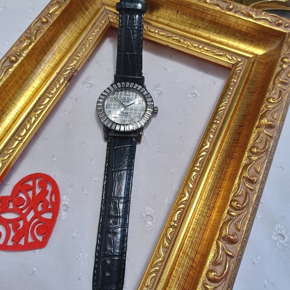 Omax quartz waterproof women's watch with rhinestone edge and black strap